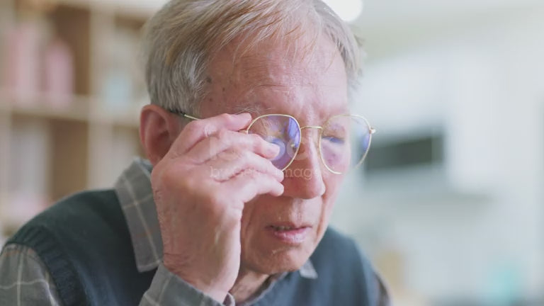 Charger la vidéo : Démangeaisons des yeux 👁️